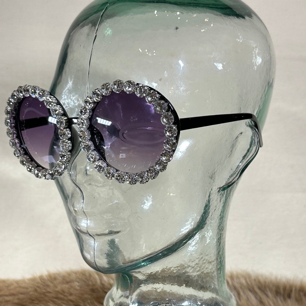 Stylish Rhinestone Embellished Round Sunglasses - Picture 3 of 3